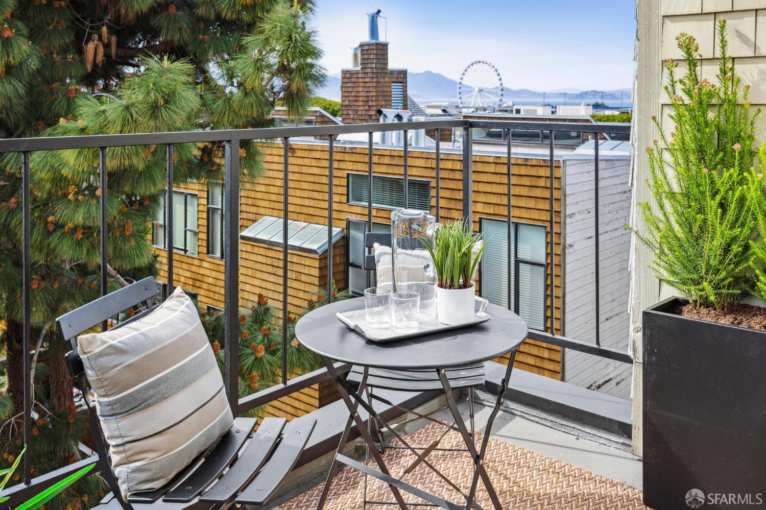 Detail Gallery Image 7 of 39 For 33 Midway St #302,  San Francisco,  CA 94133 - 2 Beds | 1/1 Baths