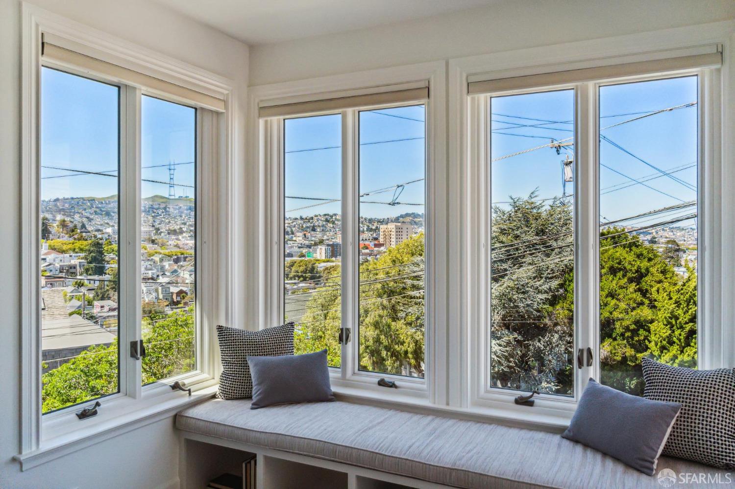 Detail Gallery Image 4 of 68 For 229 Montcalm St, San Francisco,  CA 94110 - 4 Beds | 2/1 Baths