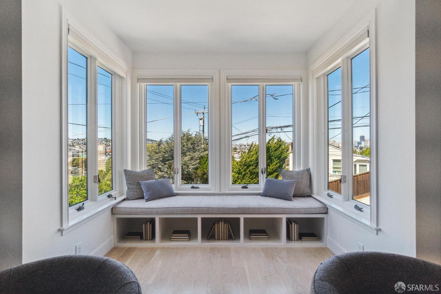 Detail Gallery Image 3 of 68 For 229 Montcalm St, San Francisco,  CA 94110 - 4 Beds | 2/1 Baths