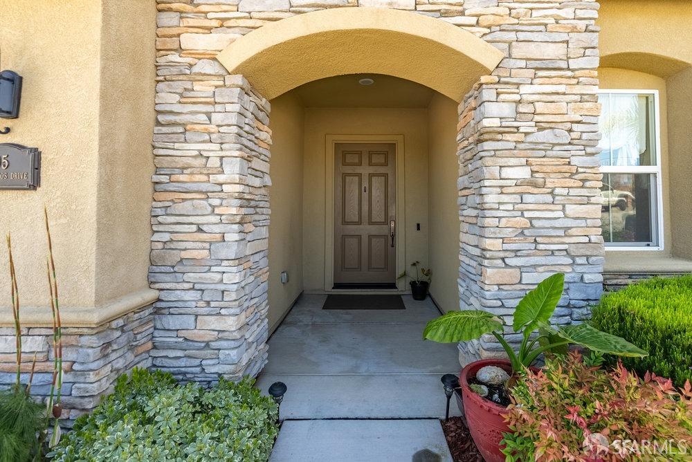 Detail Gallery Image 3 of 48 For 95 Los Altos Dr, Hollister,  CA 95023 - 4 Beds | 2 Baths