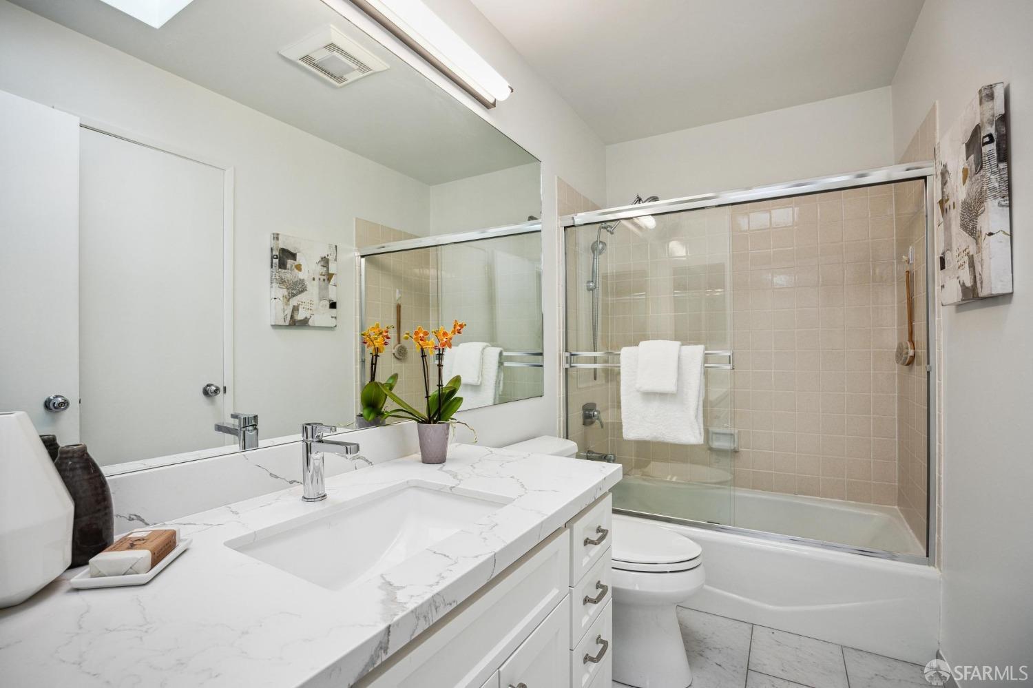 Detail Gallery Image 19 of 39 For 33 Midway St #302,  San Francisco,  CA 94133 - 2 Beds | 1/1 Baths