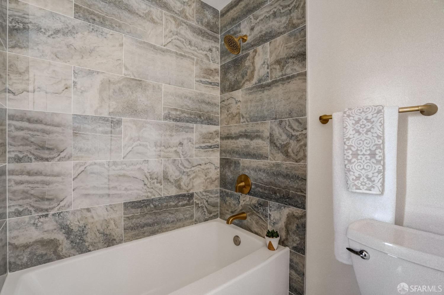 Detail Gallery Image 15 of 34 For 531 Spruce Ave, South San Francisco,  CA 94080 - 4 Beds | 2 Baths