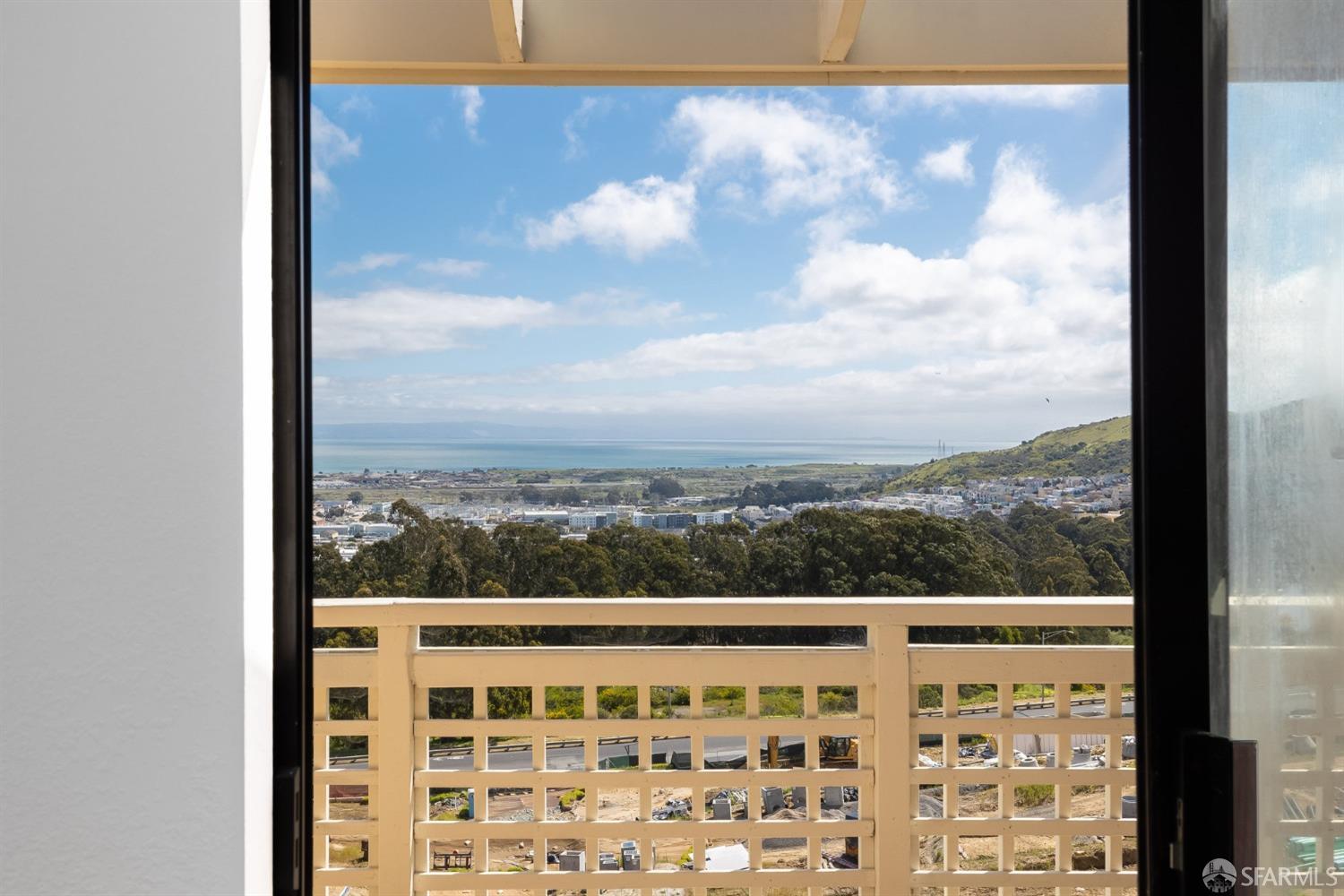 Detail Gallery Image 11 of 38 For 207 Oak Ct #207,  Daly City,  CA 94014 - 3 Beds | 2 Baths