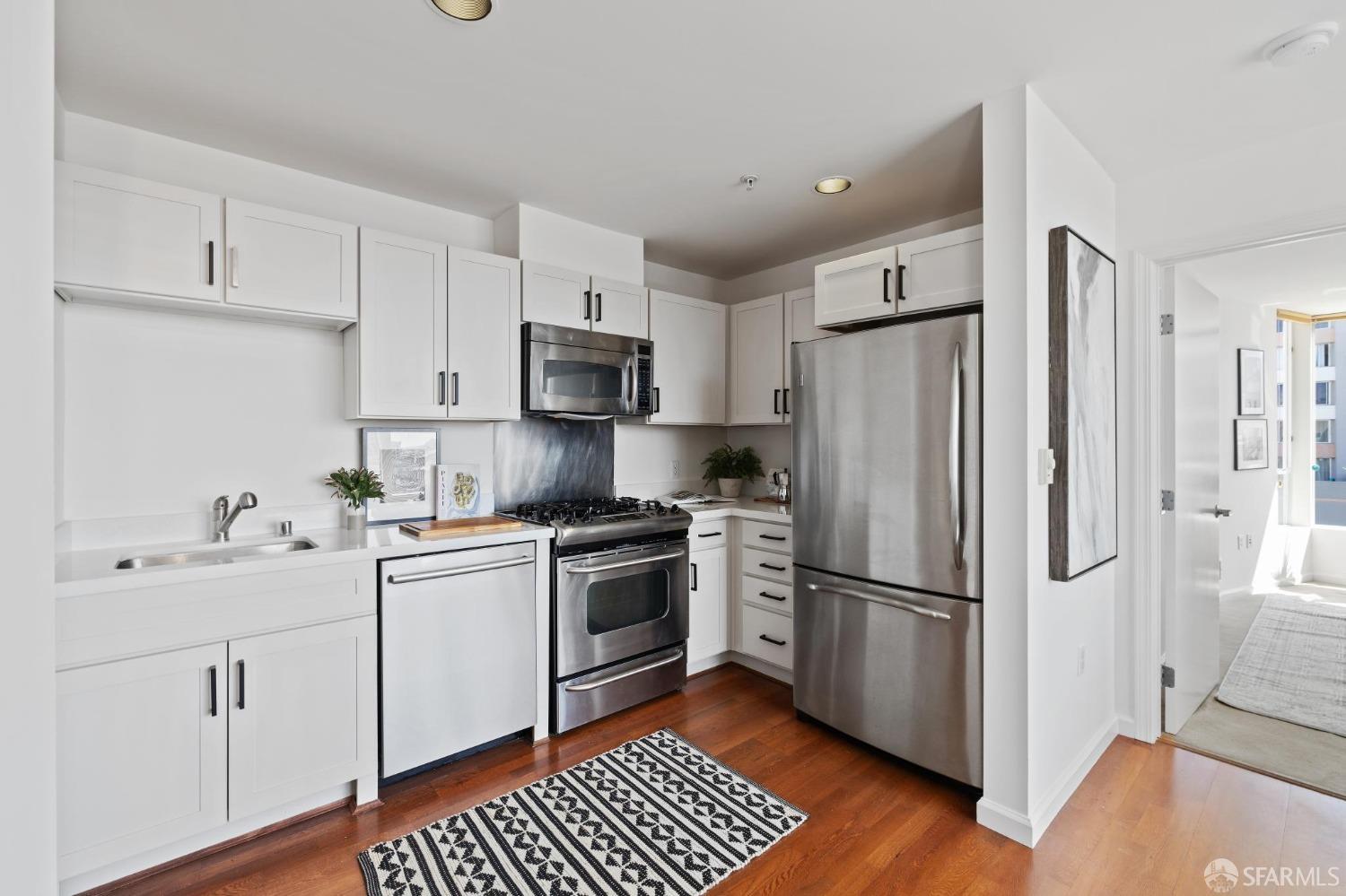 Detail Gallery Image 6 of 18 For 81 Frank Norris St #702,  San Francisco,  CA 94109 - 1 Beds | 1 Baths