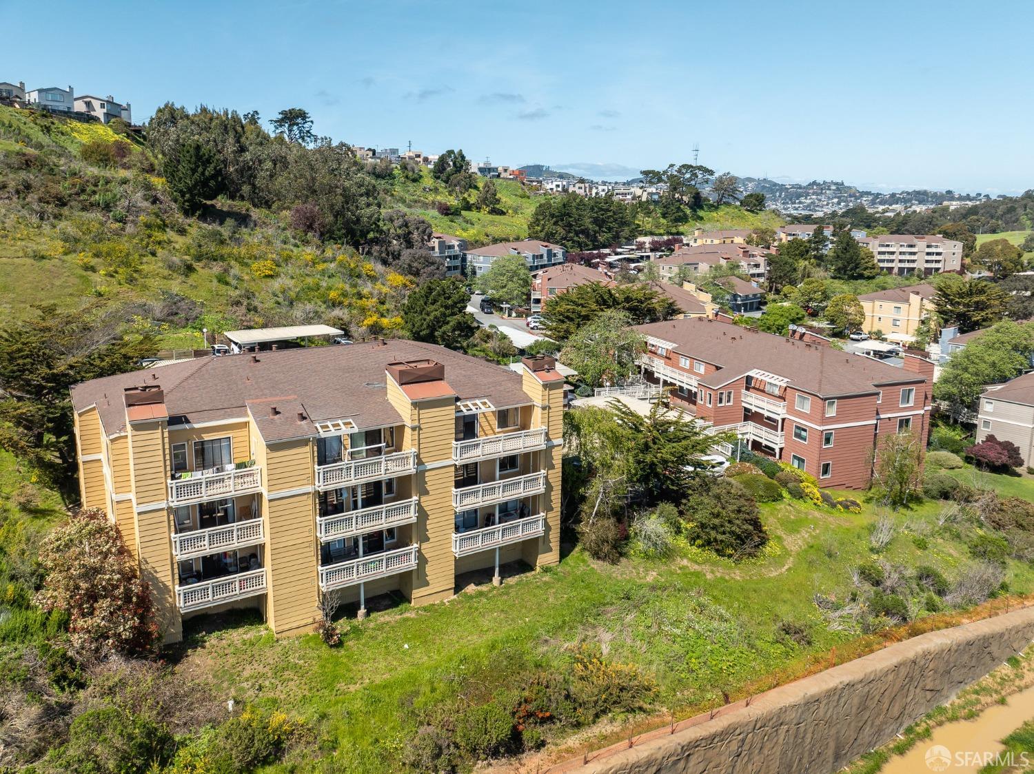 Detail Gallery Image 37 of 38 For 207 Oak Ct #207,  Daly City,  CA 94014 - 3 Beds | 2 Baths