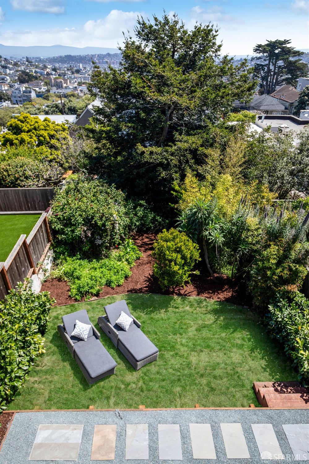 Detail Gallery Image 1 of 99 For 27 Fountain St, San Francisco,  CA 94114 - 4 Beds | 3/1 Baths