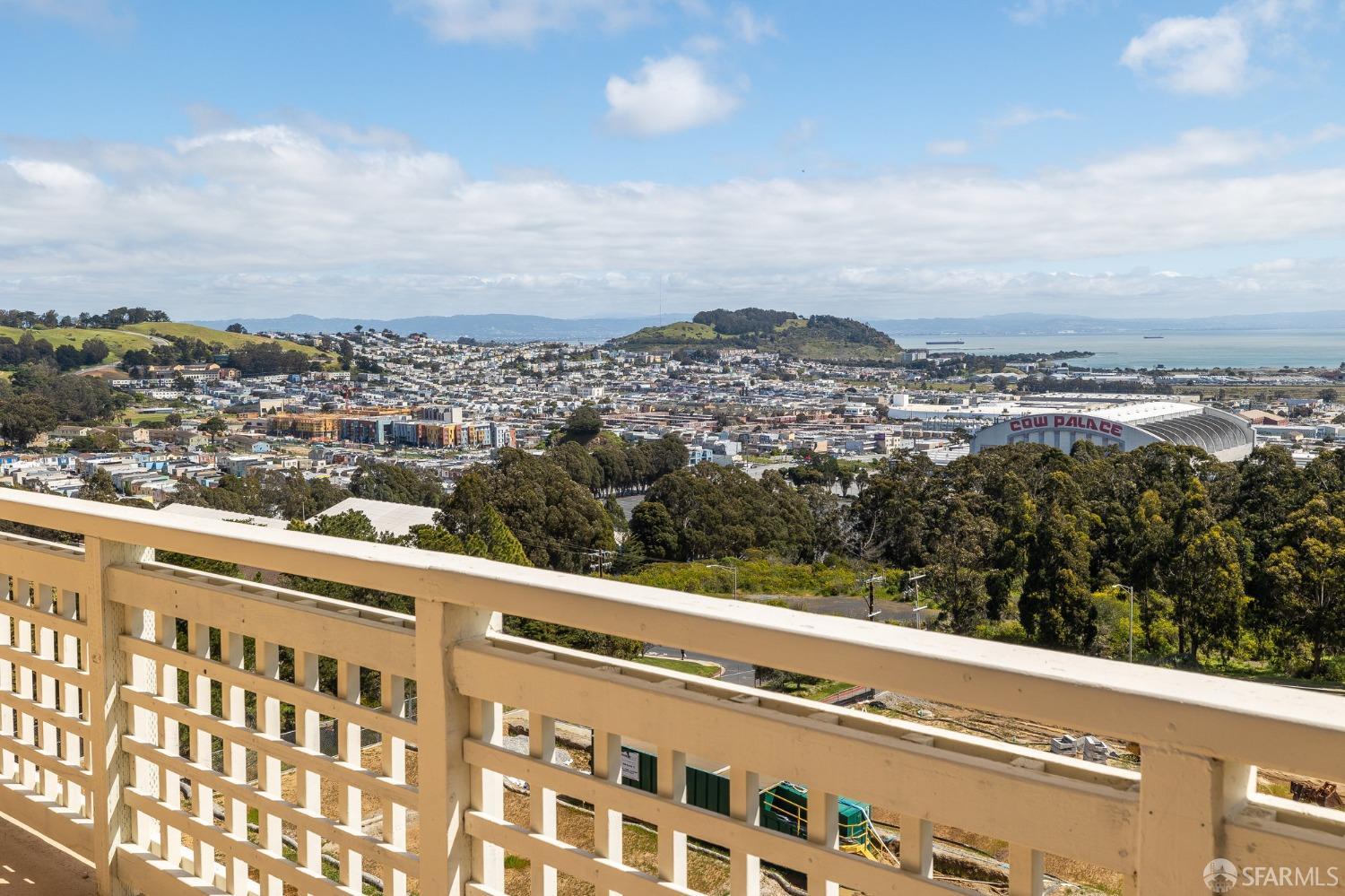 Detail Gallery Image 12 of 38 For 207 Oak Ct #207,  Daly City,  CA 94014 - 3 Beds | 2 Baths