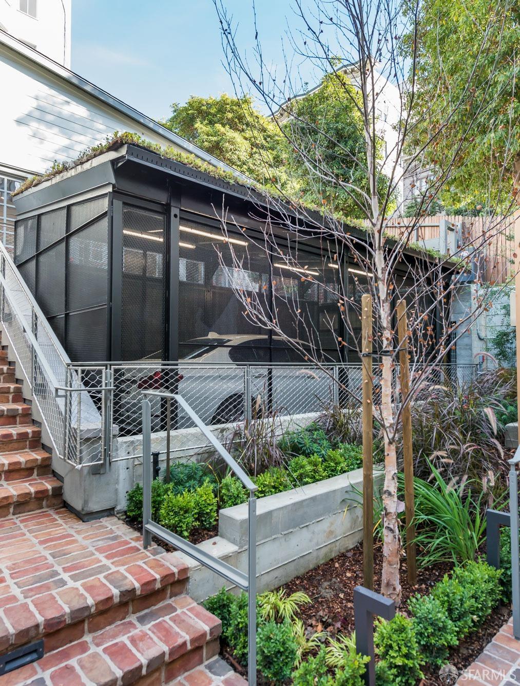 Detail Gallery Image 69 of 72 For 1338 Filbert St a,  San Francisco,  CA 94109 - 4 Beds | 4/2 Baths