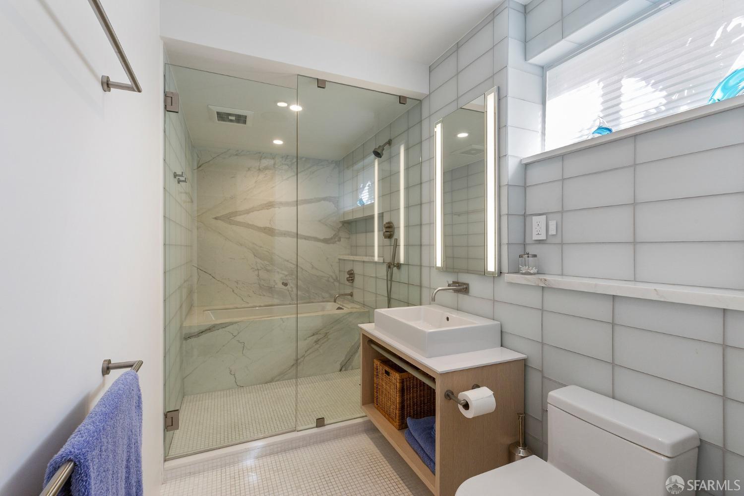 Detail Gallery Image 55 of 72 For 1338 Filbert St a,  San Francisco,  CA 94109 - 4 Beds | 4/2 Baths