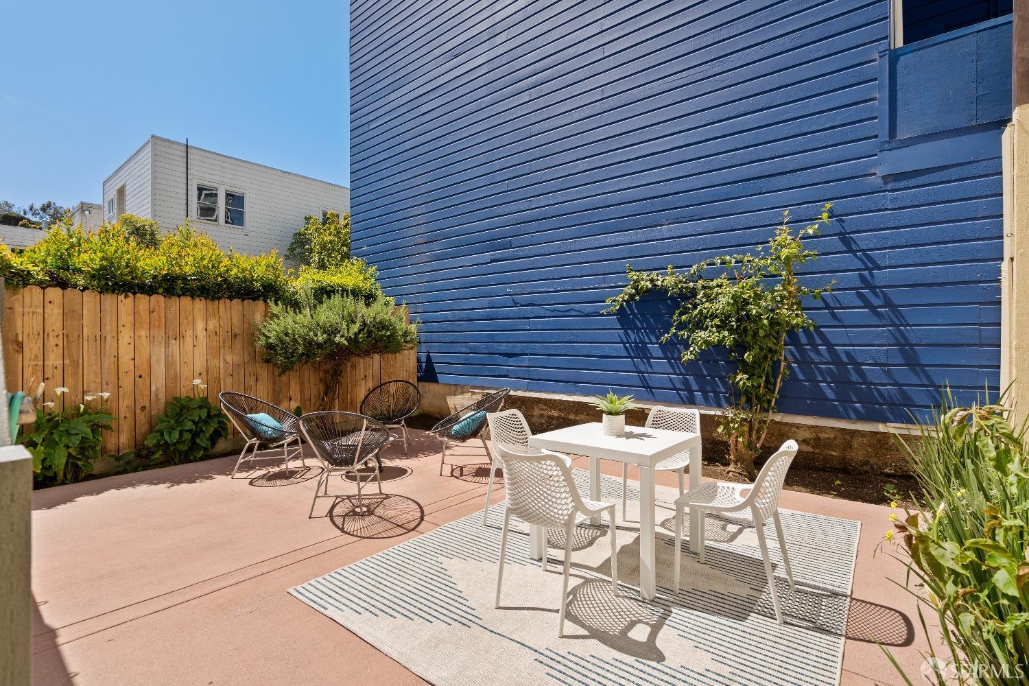 Detail Gallery Image 25 of 33 For 211 Cole St, San Francisco,  CA 94117 - 2 Beds | 1 Baths