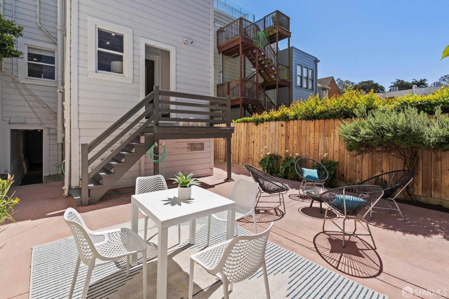 Detail Gallery Image 27 of 33 For 211 Cole St, San Francisco,  CA 94117 - 2 Beds | 1 Baths