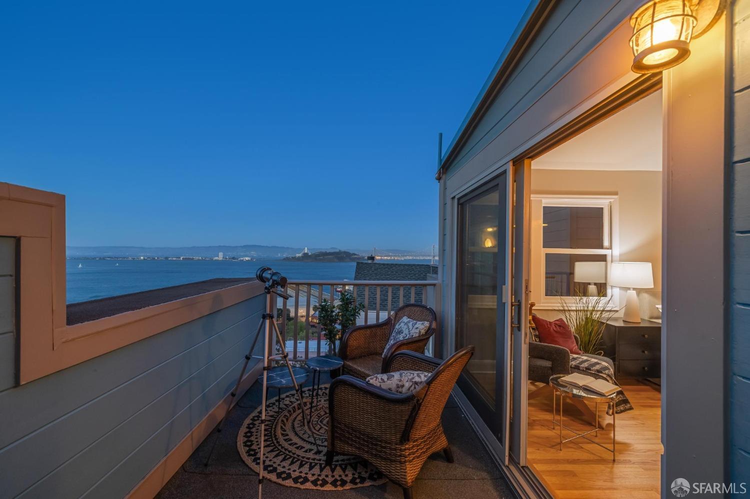Detail Gallery Image 11 of 63 For 21 Alta St #C,  San Francisco,  CA 94133 - 1 Beds | 2 Baths