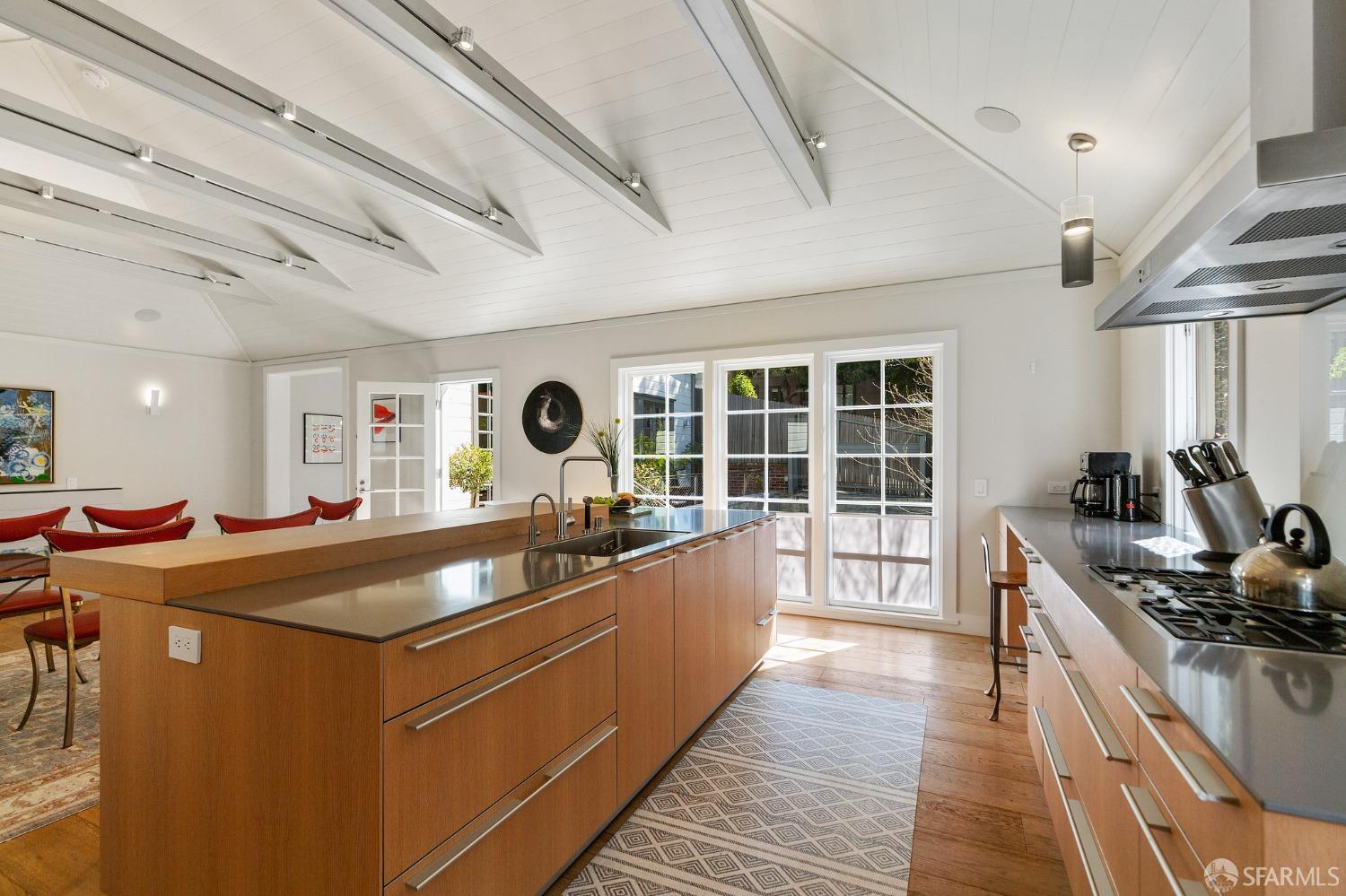 Detail Gallery Image 24 of 72 For 1338 Filbert St a,  San Francisco,  CA 94109 - 4 Beds | 4/2 Baths