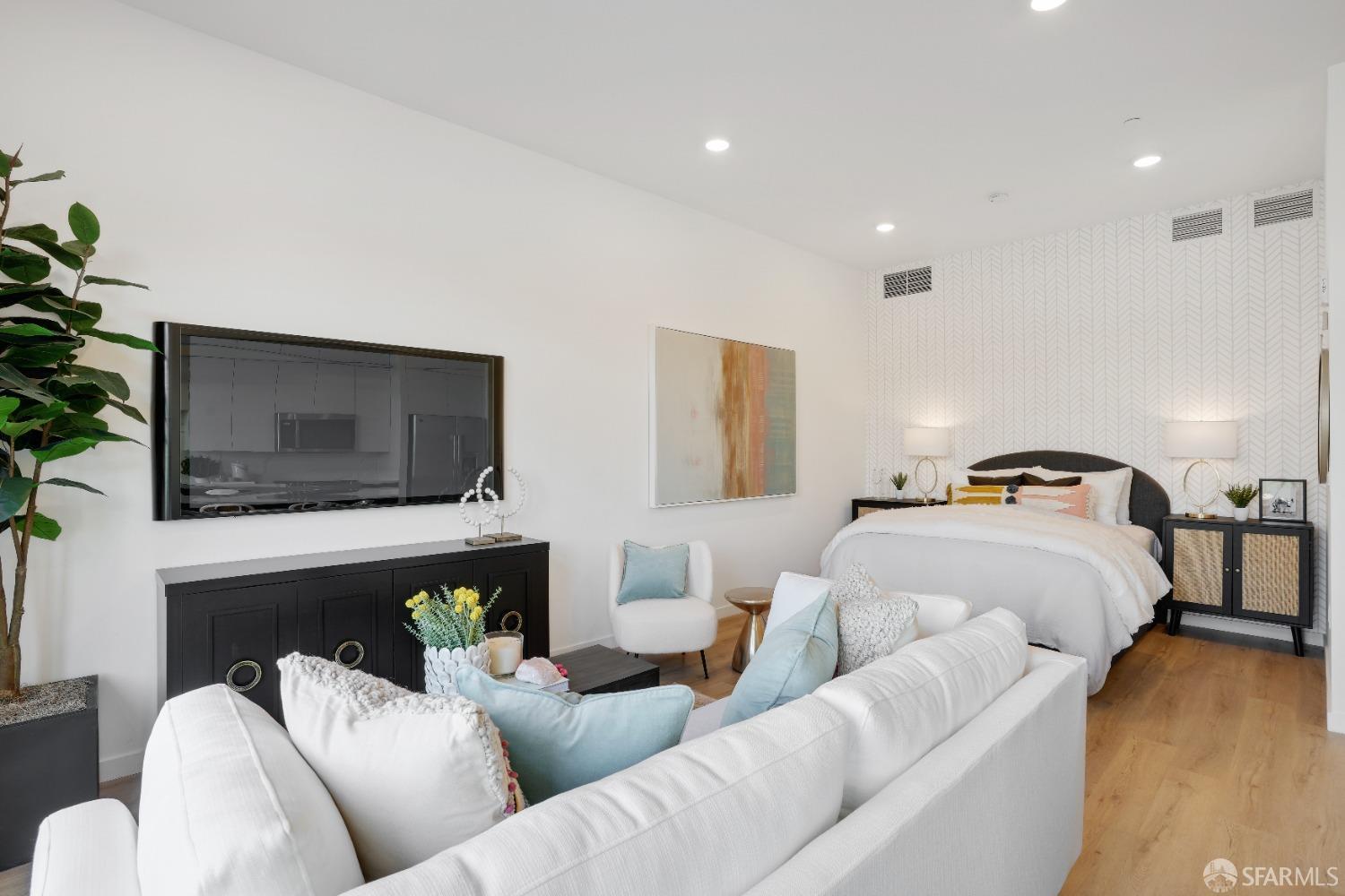 Detail Gallery Image 5 of 17 For 52 Kirkwood Ave #307,  San Francisco,  CA 94124 - 0 Beds | 1 Baths
