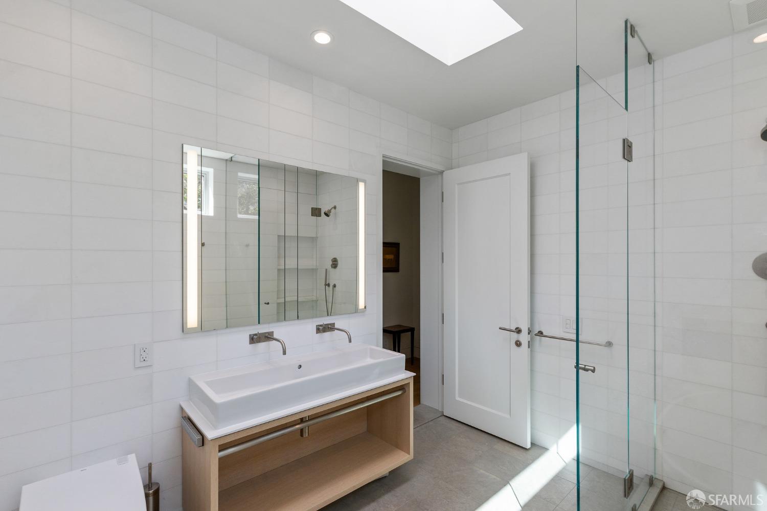 Detail Gallery Image 49 of 72 For 1338 Filbert St a,  San Francisco,  CA 94109 - 4 Beds | 4/2 Baths
