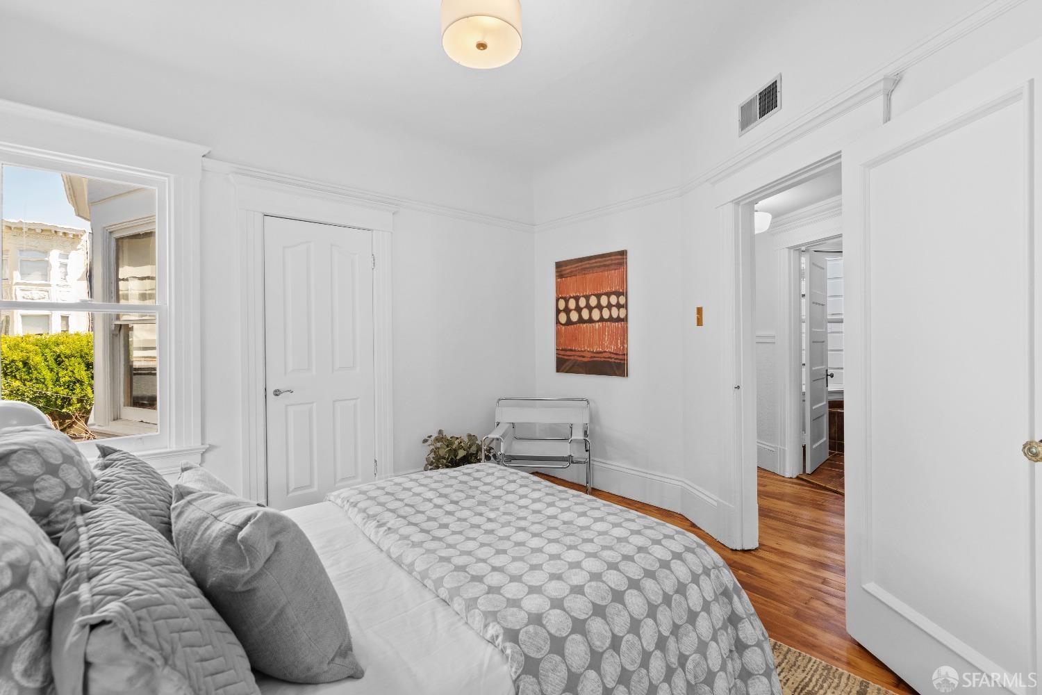 Detail Gallery Image 8 of 33 For 211 Cole St, San Francisco,  CA 94117 - 2 Beds | 1 Baths