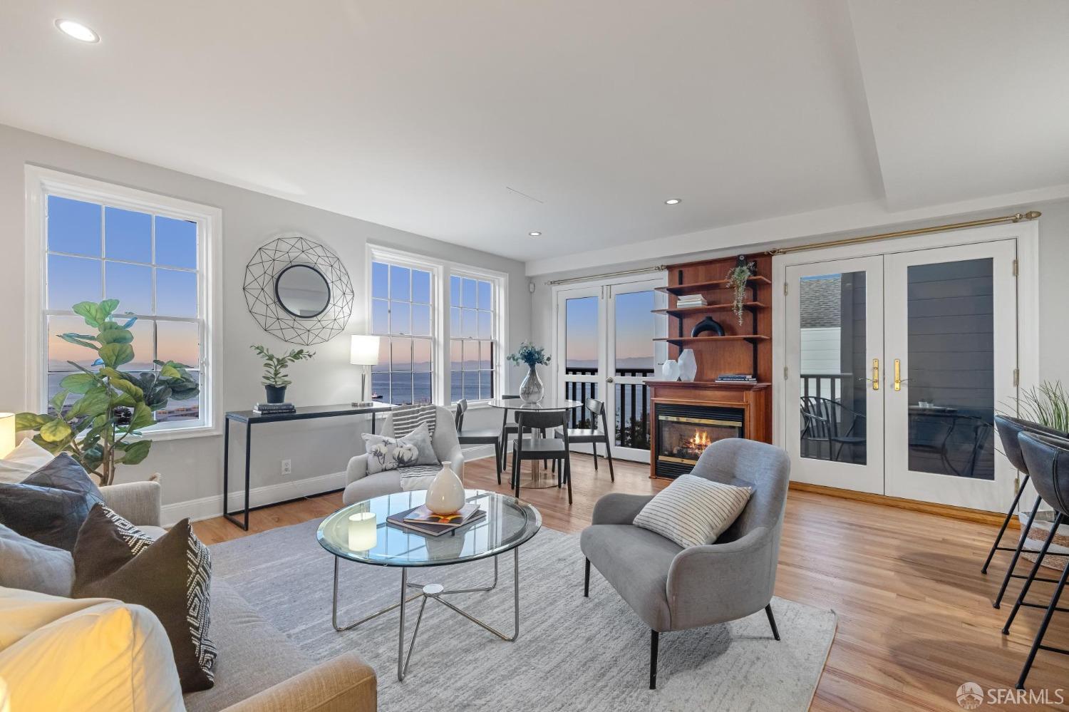 Detail Gallery Image 1 of 63 For 21 Alta St #C,  San Francisco,  CA 94133 - 1 Beds | 2 Baths