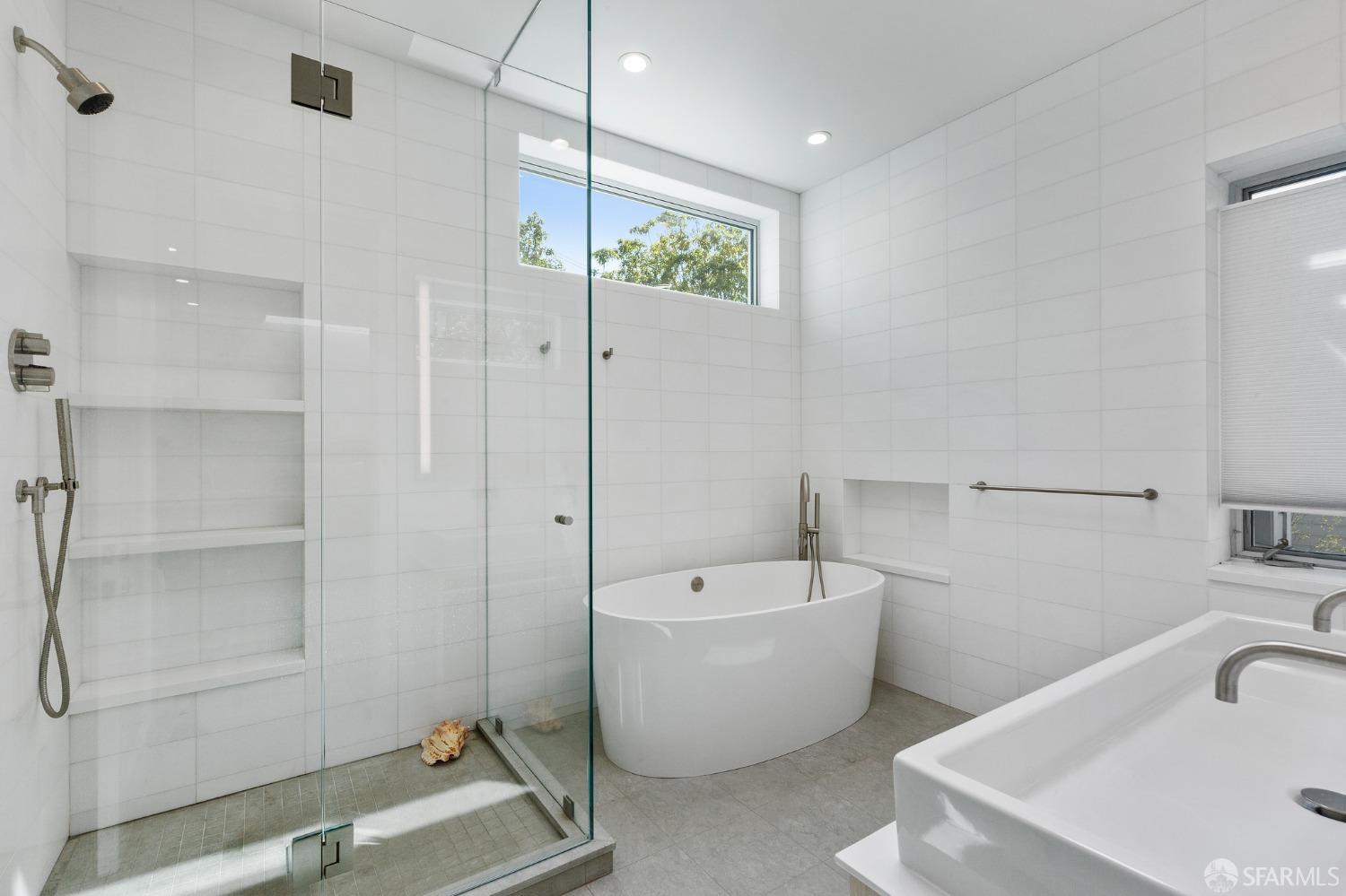 Detail Gallery Image 47 of 72 For 1338 Filbert St a,  San Francisco,  CA 94109 - 4 Beds | 4/2 Baths