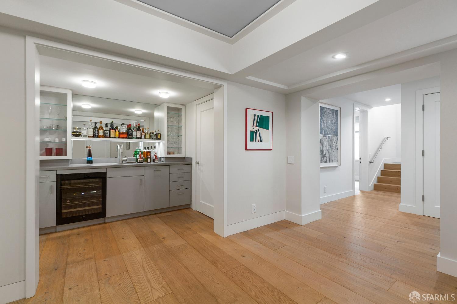 Detail Gallery Image 35 of 72 For 1338 Filbert St a,  San Francisco,  CA 94109 - 4 Beds | 4/2 Baths