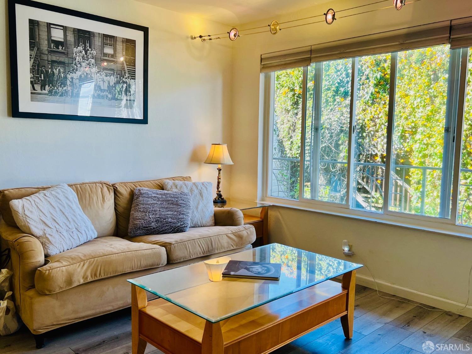 Detail Gallery Image 13 of 22 For 619 Shotwell St #2,  San Francisco,  CA 94110 - 2 Beds | 1 Baths