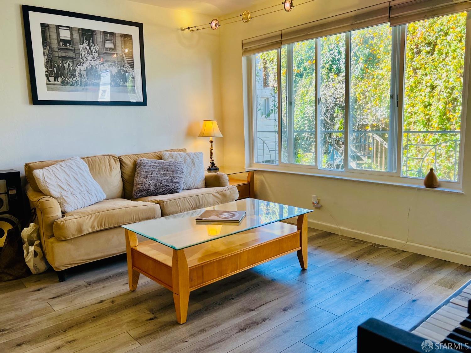 Detail Gallery Image 7 of 22 For 619 Shotwell St #2,  San Francisco,  CA 94110 - 2 Beds | 1 Baths