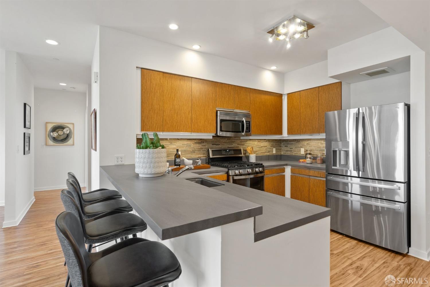 Detail Gallery Image 5 of 27 For 5800 3rd St #1404,  San Francisco,  CA 94124 - 3 Beds | 2 Baths