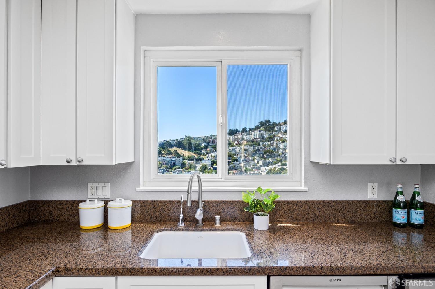 Detail Gallery Image 8 of 35 For 95 Saturn St, San Francisco,  CA 94114 - 3 Beds | 2 Baths