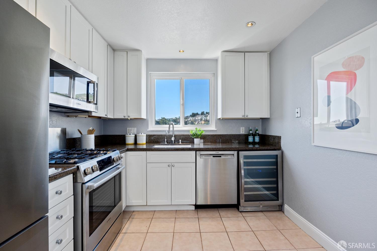 Detail Gallery Image 7 of 35 For 95 Saturn St, San Francisco,  CA 94114 - 3 Beds | 2 Baths