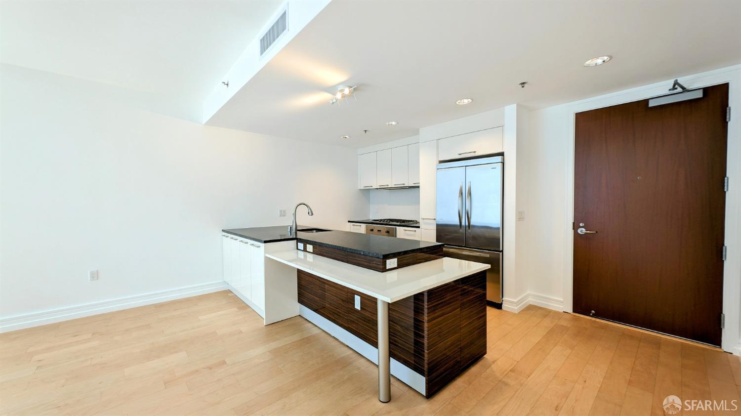 Detail Gallery Image 2 of 20 For 631 Folsom St 11c,  San Francisco,  CA 94107 - 2 Beds | 2 Baths