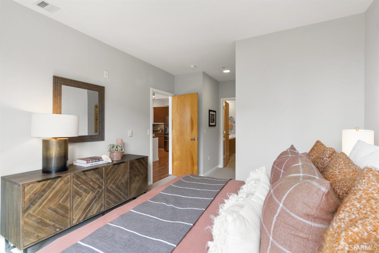 Detail Gallery Image 13 of 27 For 5800 3rd St #1404,  San Francisco,  CA 94124 - 3 Beds | 2 Baths