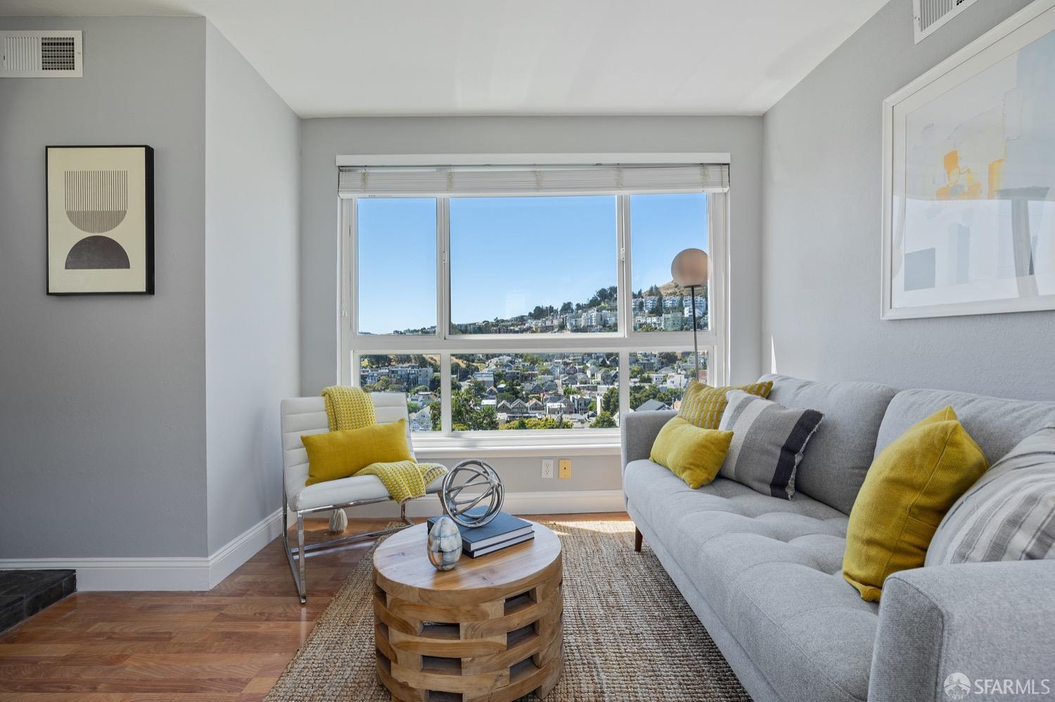 Detail Gallery Image 3 of 35 For 95 Saturn St, San Francisco,  CA 94114 - 3 Beds | 2 Baths