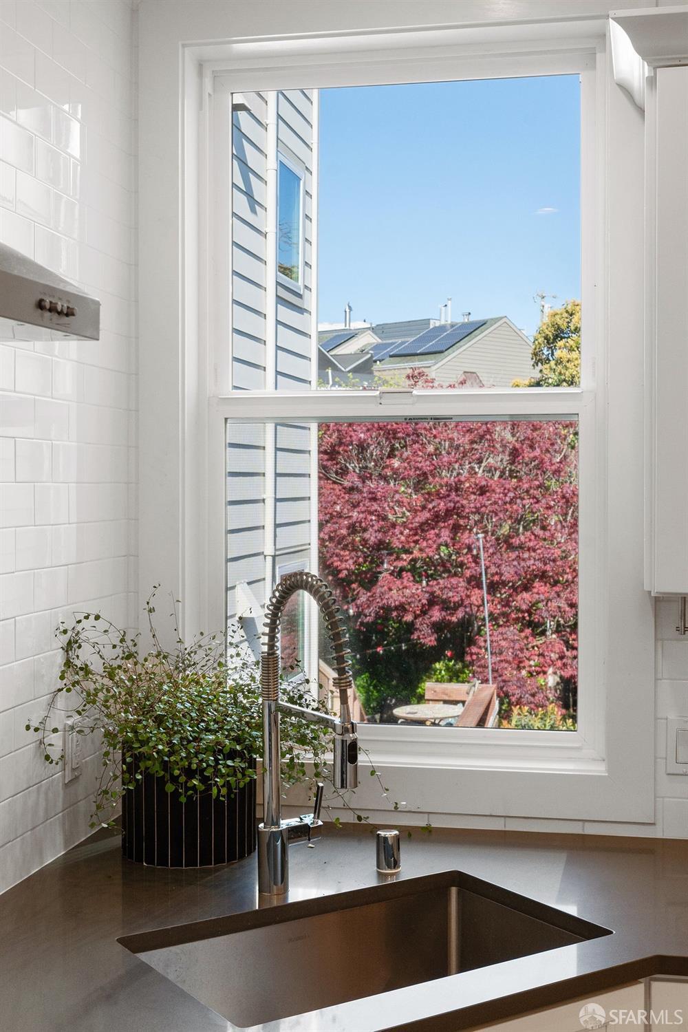 Detail Gallery Image 11 of 30 For 41 Cuvier St, San Francisco,  CA 94112 - 2 Beds | 1 Baths