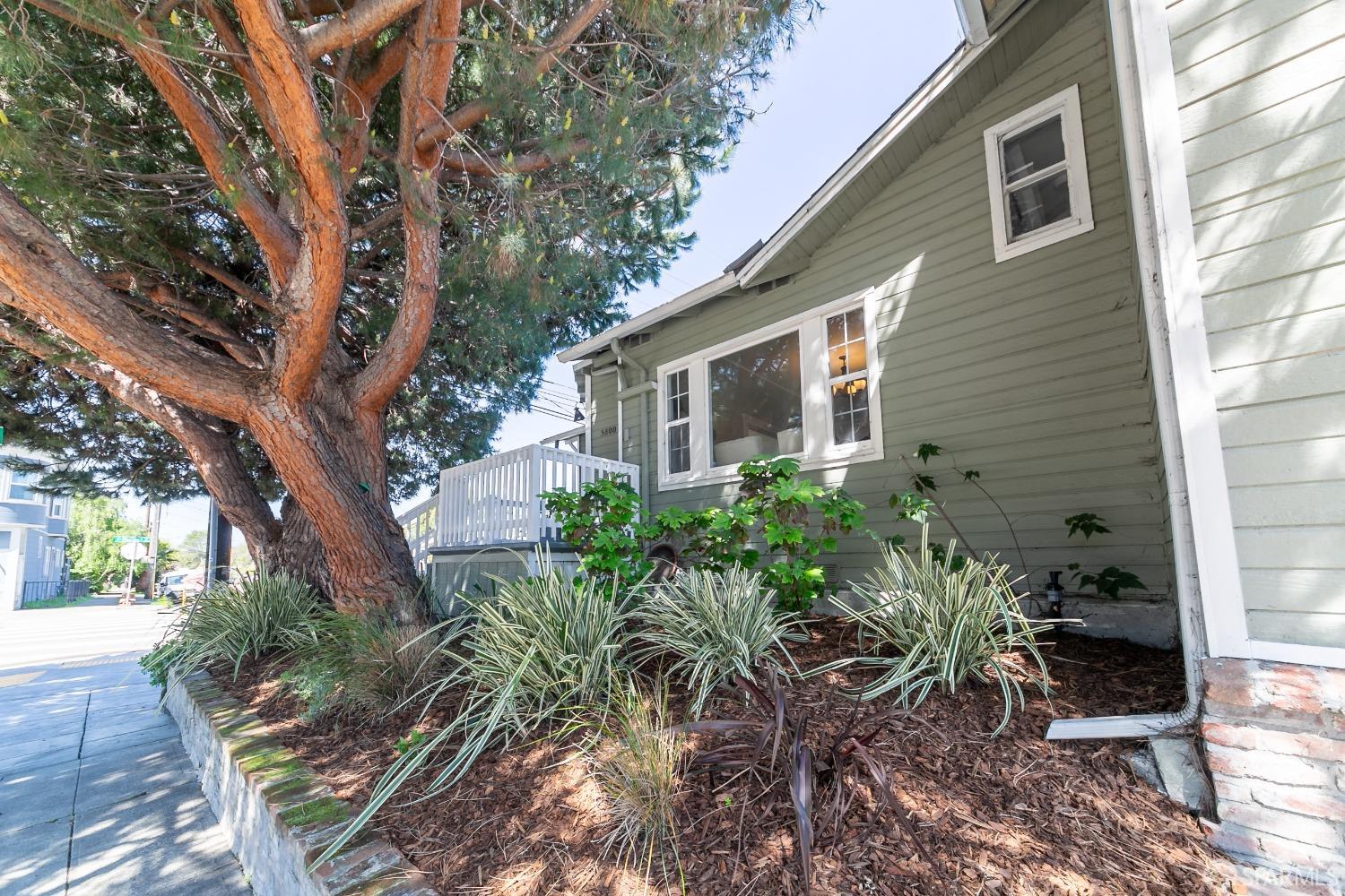 Detail Gallery Image 29 of 36 For 5800 Shattuck Ave, Oakland,  CA 94609 - 2 Beds | 1 Baths