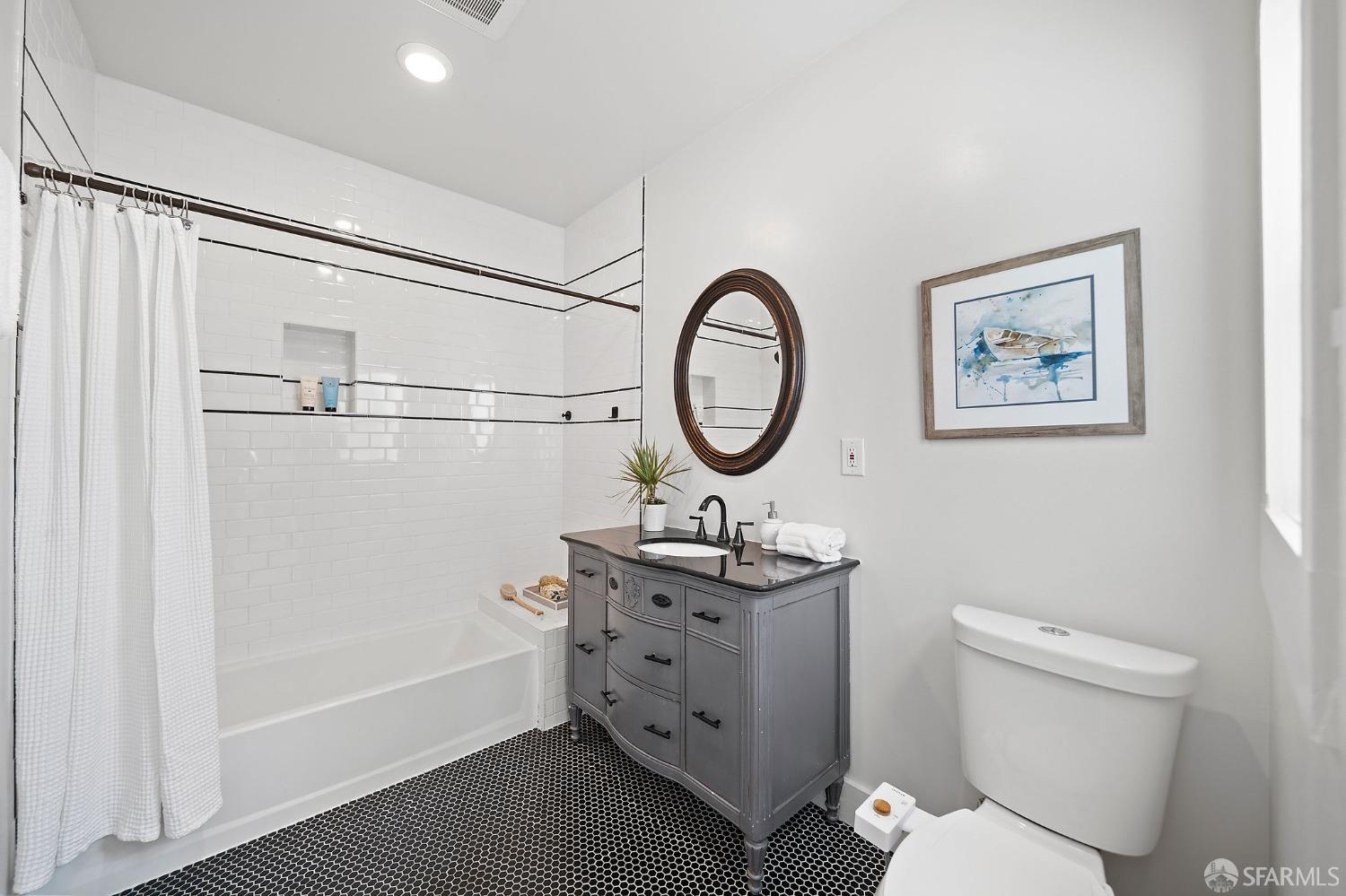 Detail Gallery Image 31 of 48 For 1448 Oakdale Ave, San Francisco,  CA 94124 - 4 Beds | 2 Baths