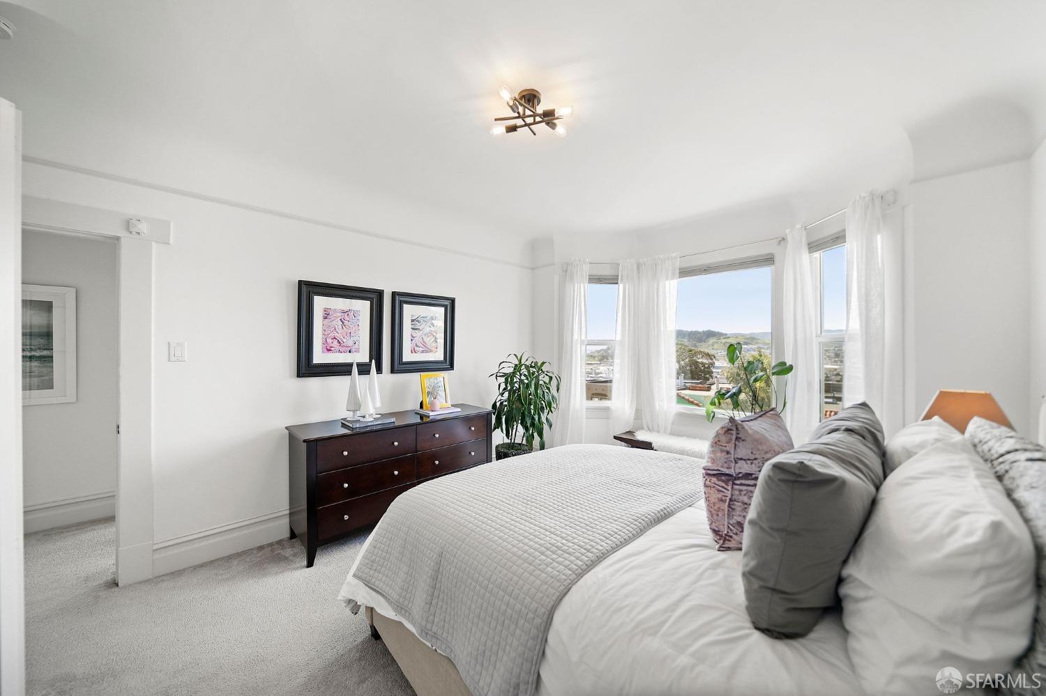 Detail Gallery Image 14 of 48 For 1448 Oakdale Ave, San Francisco,  CA 94124 - 4 Beds | 2 Baths