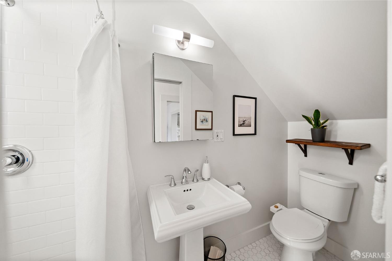 Detail Gallery Image 11 of 48 For 1448 Oakdale Ave, San Francisco,  CA 94124 - 4 Beds | 2 Baths