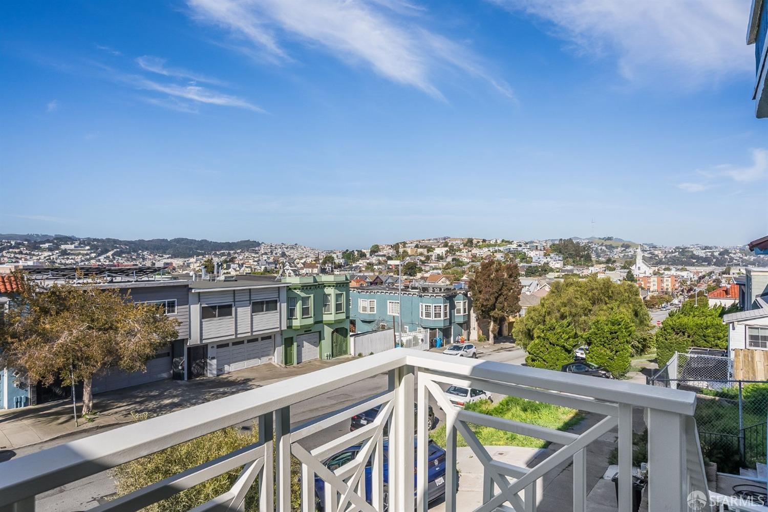 Detail Gallery Image 2 of 48 For 1448 Oakdale Ave, San Francisco,  CA 94124 - 4 Beds | 2 Baths