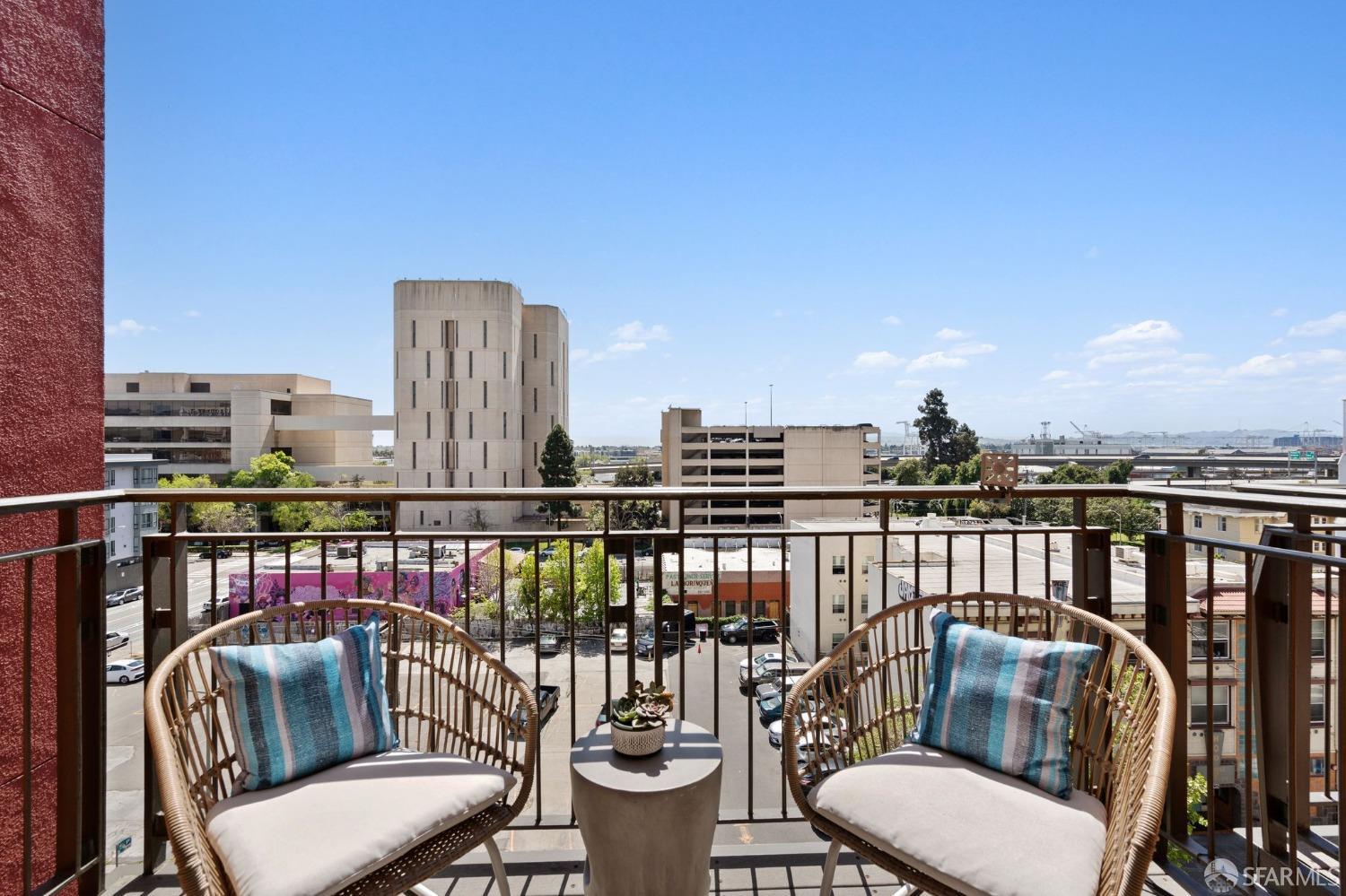 Detail Gallery Image 3 of 37 For 585 9th St #627,  Oakland,  CA 94607 - 1 Beds | 1 Baths