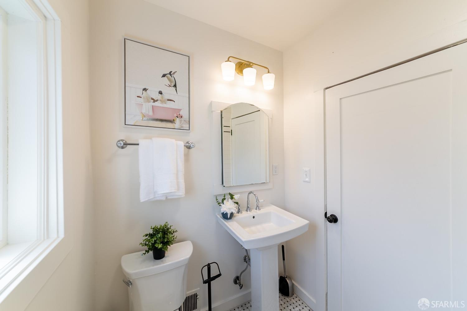 Detail Gallery Image 22 of 36 For 5800 Shattuck Ave, Oakland,  CA 94609 - 2 Beds | 1 Baths