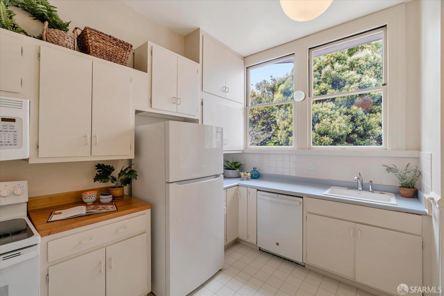 Detail Gallery Image 17 of 97 For 3806 Clay St, San Francisco,  CA 94118 - 4 Beds | 2/1 Baths