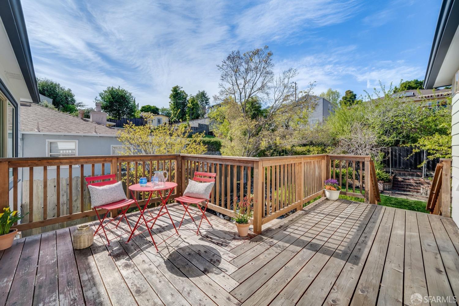 Detail Gallery Image 28 of 37 For 3441 Oak Knoll Blvd, Oakland,  CA 94605 - 2 Beds | 2/1 Baths