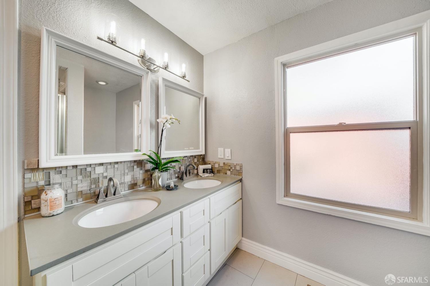 Detail Gallery Image 20 of 37 For 3441 Oak Knoll Blvd, Oakland,  CA 94605 - 2 Beds | 2/1 Baths