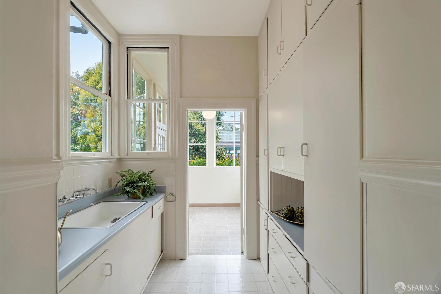 Detail Gallery Image 21 of 97 For 3806 Clay St, San Francisco,  CA 94118 - 4 Beds | 2/1 Baths
