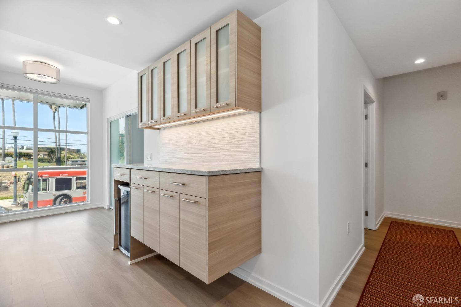 Detail Gallery Image 8 of 41 For 451 Donahue St #212,  San Francisco,  CA 94124 - 2 Beds | 2 Baths