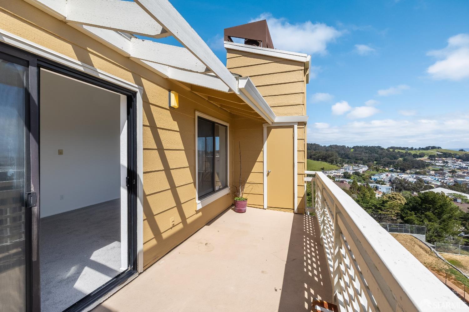 Detail Gallery Image 6 of 38 For 207 Oak Ct #207,  Daly City,  CA 94014 - 3 Beds | 2 Baths