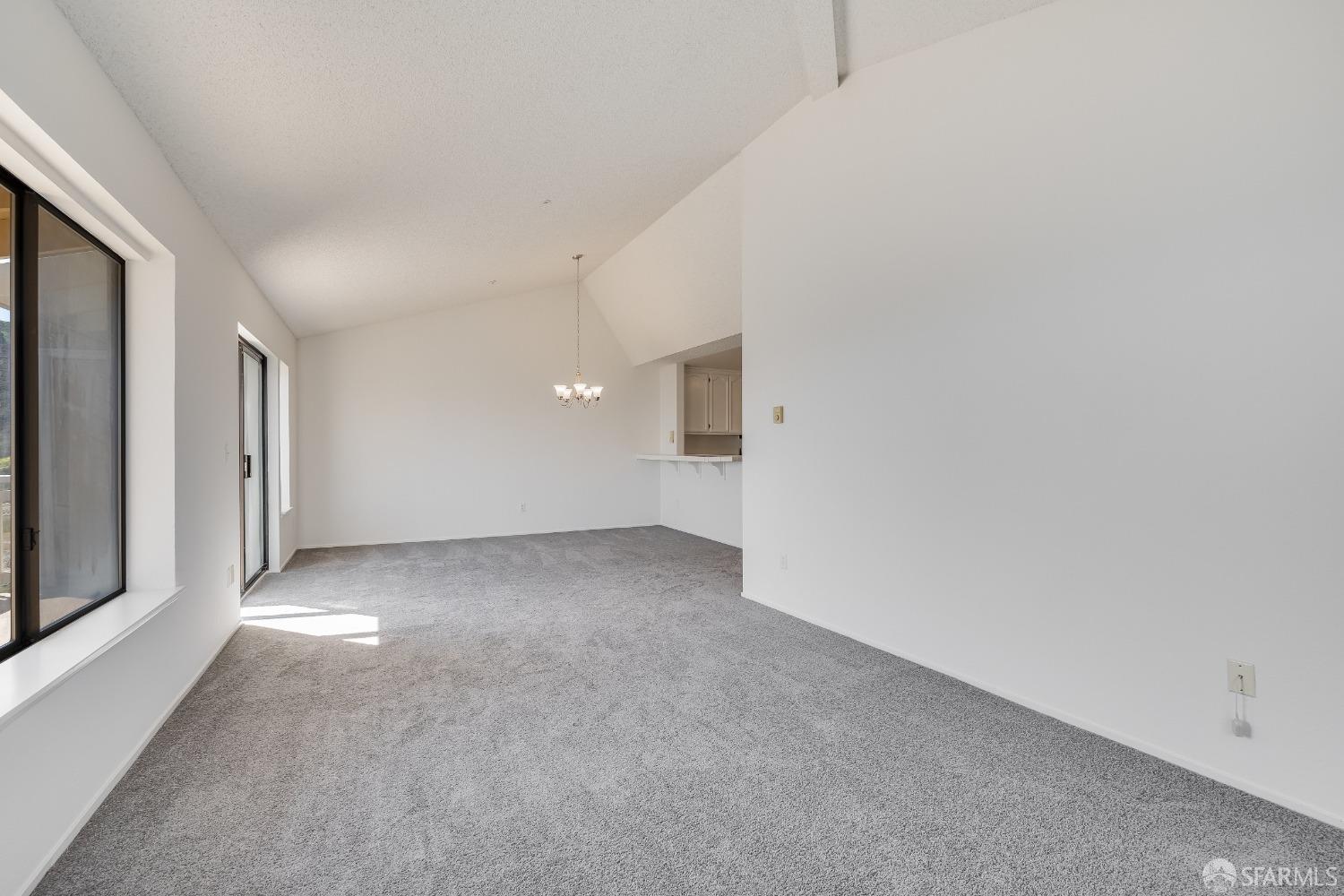 Detail Gallery Image 4 of 38 For 207 Oak Ct #207,  Daly City,  CA 94014 - 3 Beds | 2 Baths