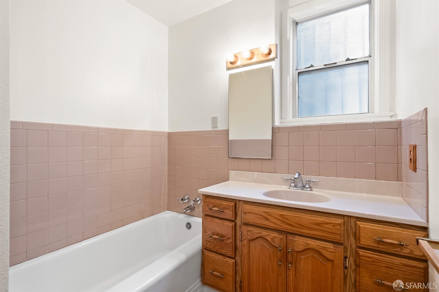 Detail Gallery Image 15 of 26 For 275 Edgehill Way, San Francisco,  CA 94127 - 3 Beds | 1/1 Baths