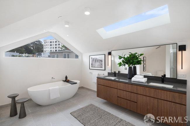 Detail Gallery Image 23 of 48 For 1465 Masonic Ave #1,  San Francisco,  CA 94117 - 3 Beds | 2/1 Baths