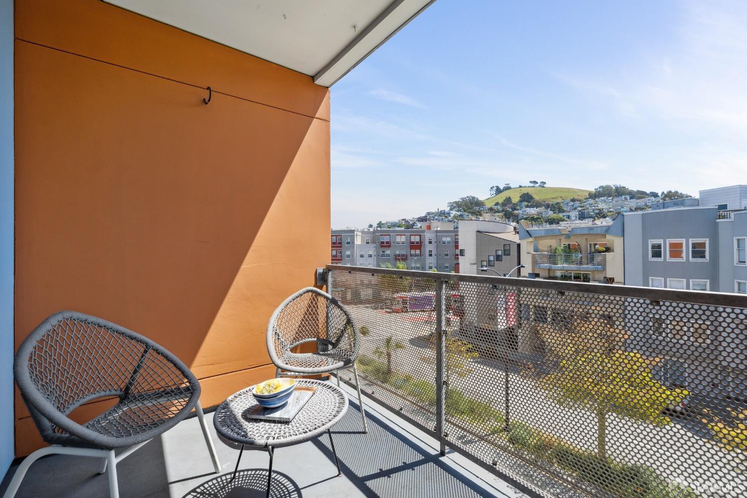 Detail Gallery Image 8 of 26 For 555 Bartlett St #306,  San Francisco,  CA 94110 - 2 Beds | 2 Baths