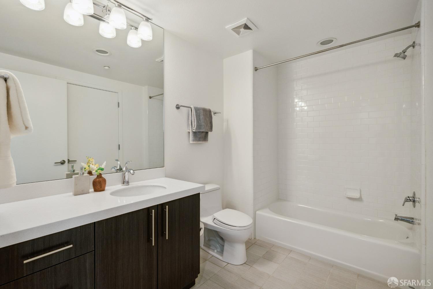 Detail Gallery Image 21 of 26 For 555 Bartlett St #306,  San Francisco,  CA 94110 - 2 Beds | 2 Baths